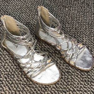 BNWOT Mia kids silver gladiator sandals size 4
